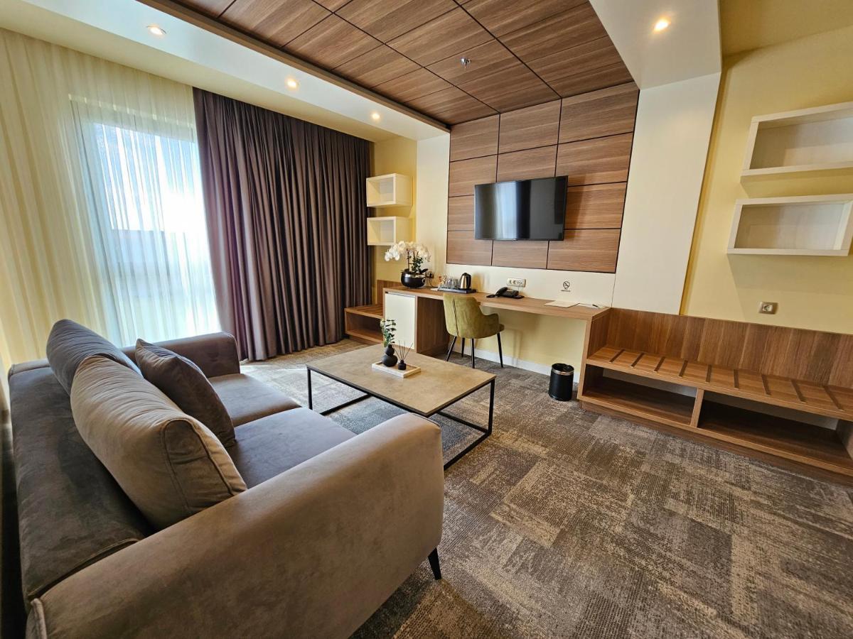 Hotel Etna Gracanica  المظهر الخارجي الصورة